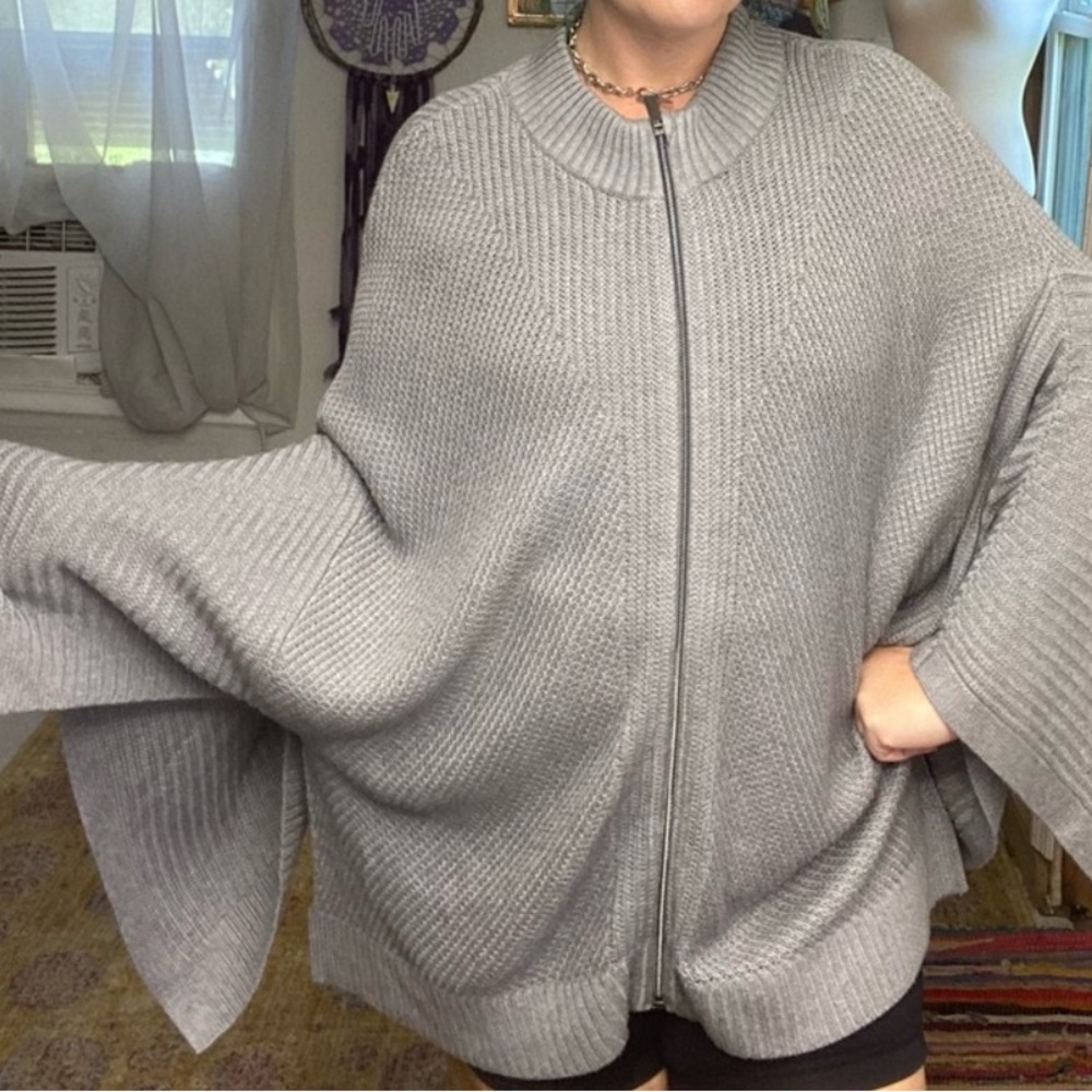 Lululemon Athletica Cashmere Knit Poncho Sweater M/L Gray Women's Sweater